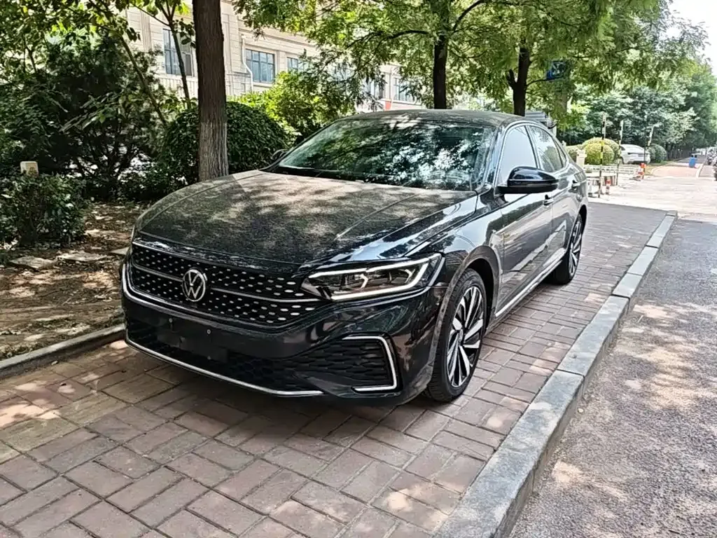 Volkswagen Passat — фото 1
