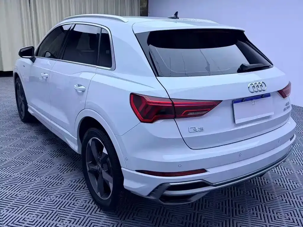 Audi Q3 — фото 10