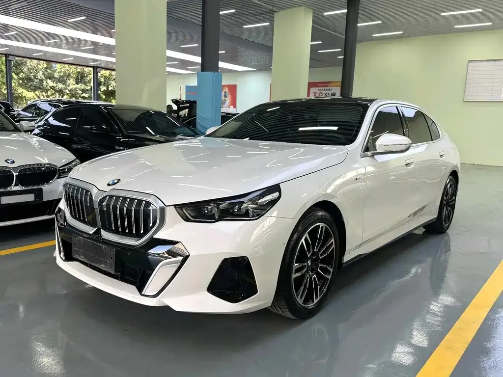 BMW 5 Series — фото 1