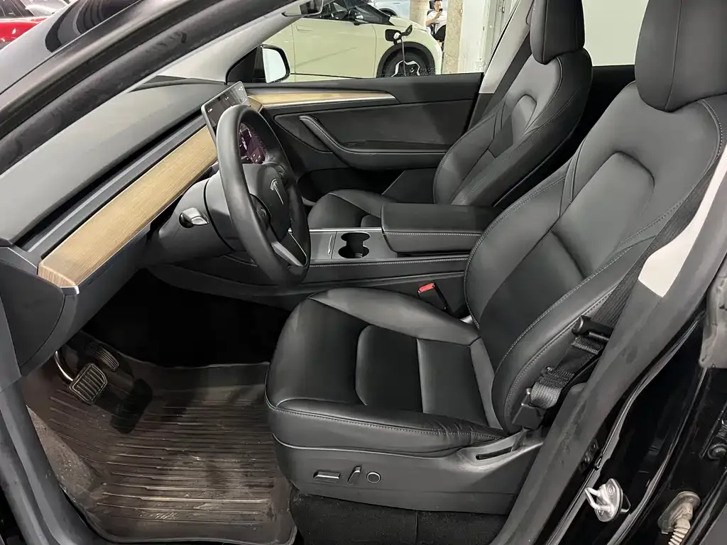 Tesla Model Y — фото 3