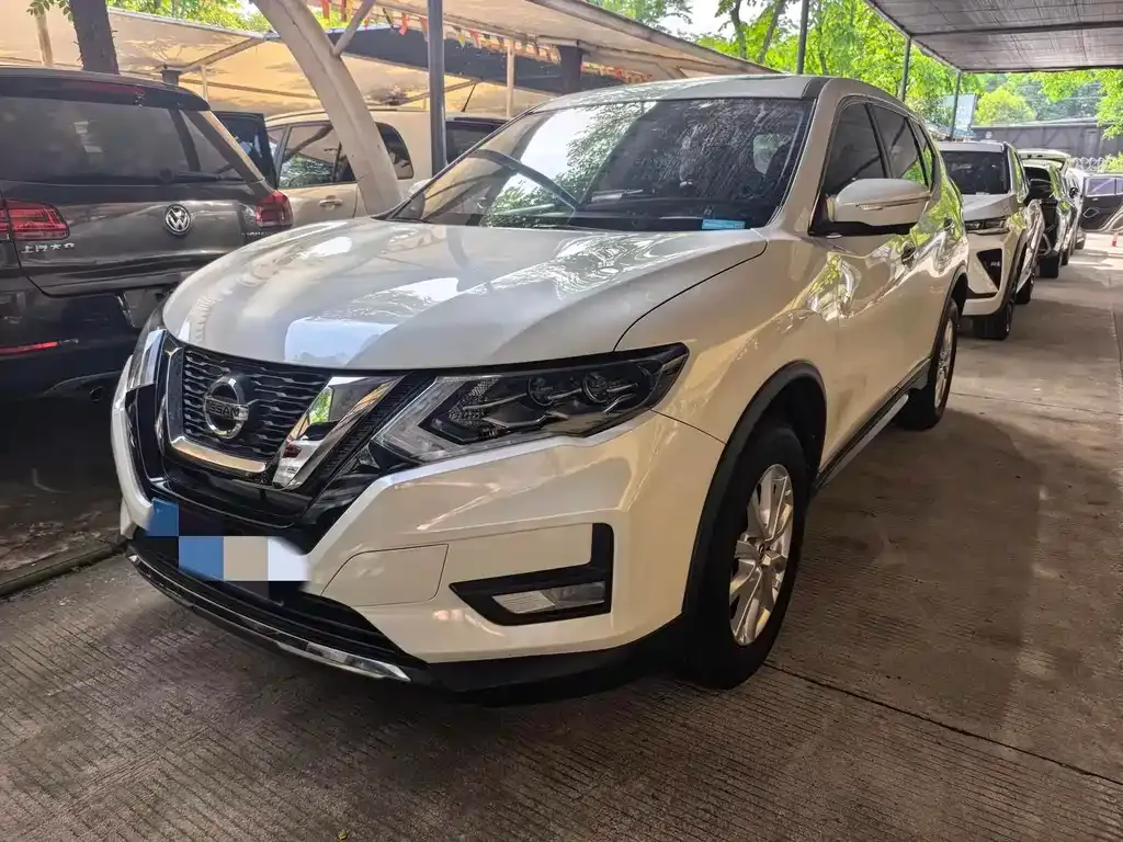 Nissan X-Trail — фото 1