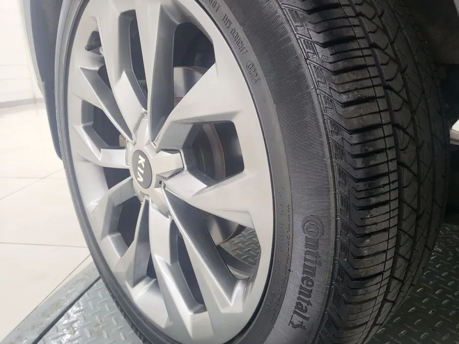 Kia Sorento — фото 9