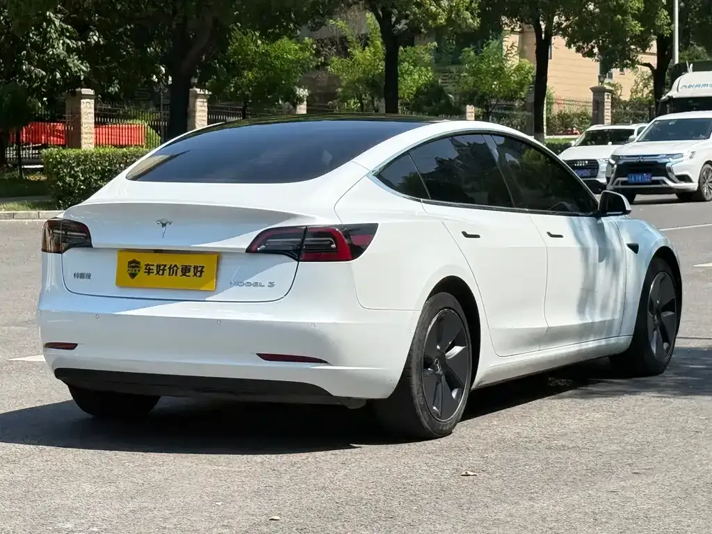 Tesla Model 3 — фото 5