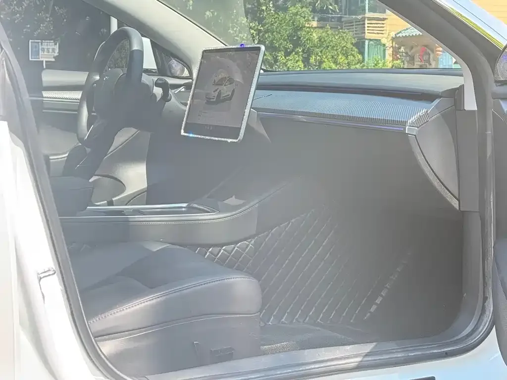 Tesla Model 3 — фото 4