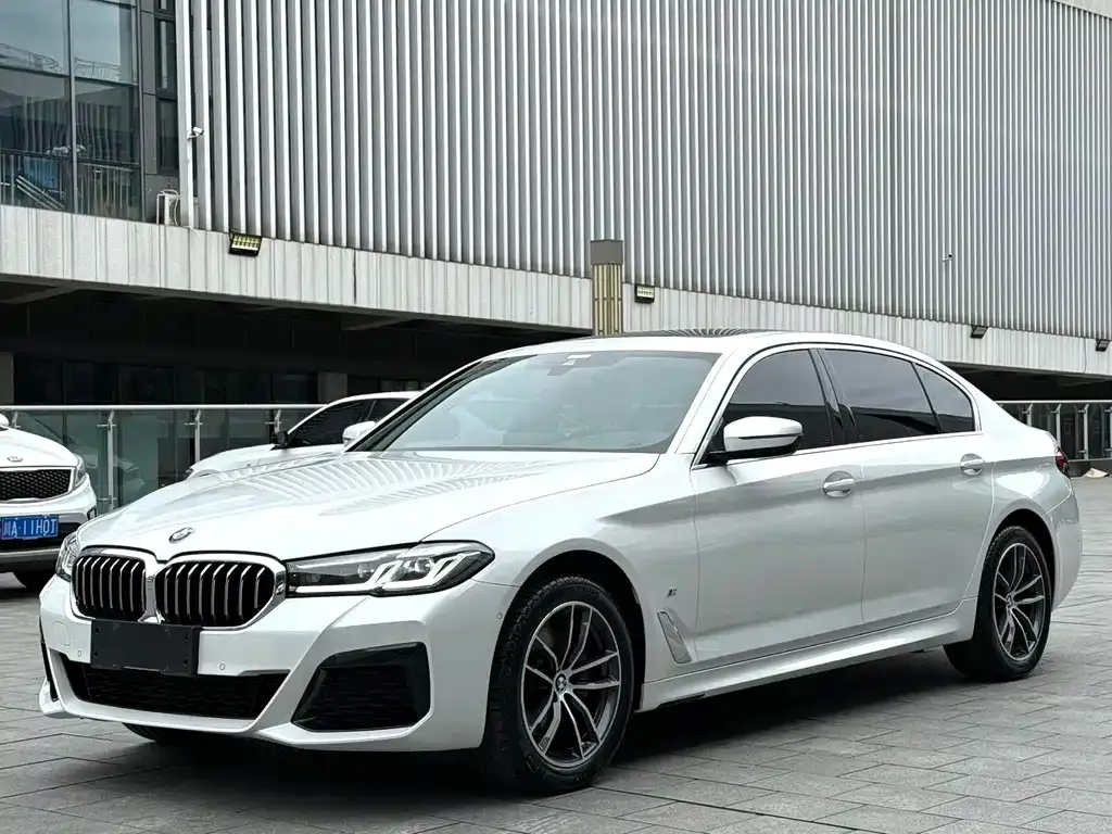 BMW 5 Series — фото 1
