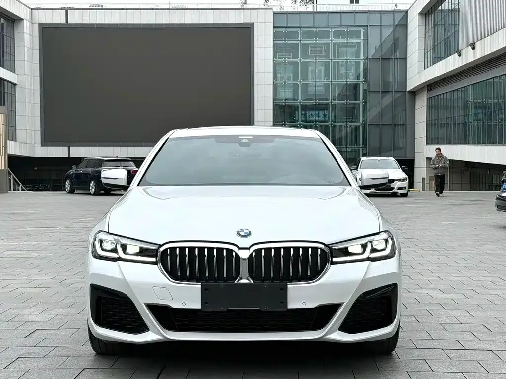BMW 5 Series — фото 7