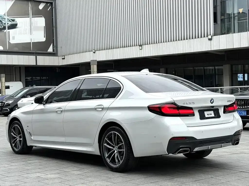 BMW 5 Series — фото 4