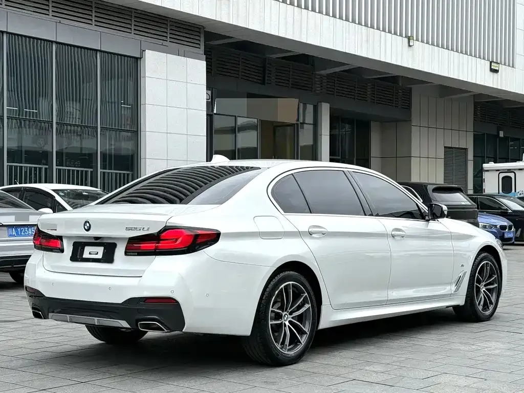 BMW 5 Series — фото 8