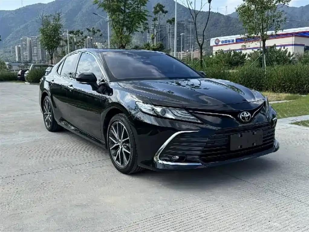 Toyota Camry — фото 9