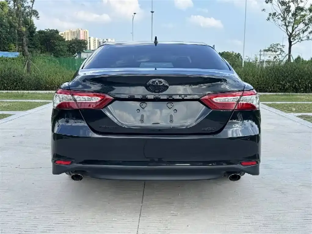 Toyota Camry — фото 3