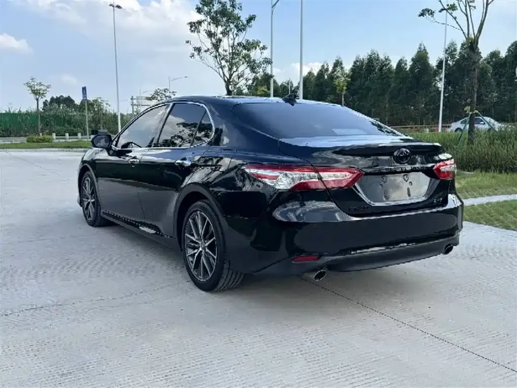Toyota Camry — фото 7