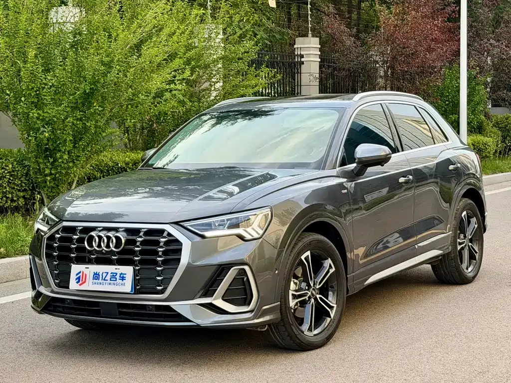 Audi Q3 — фото 1