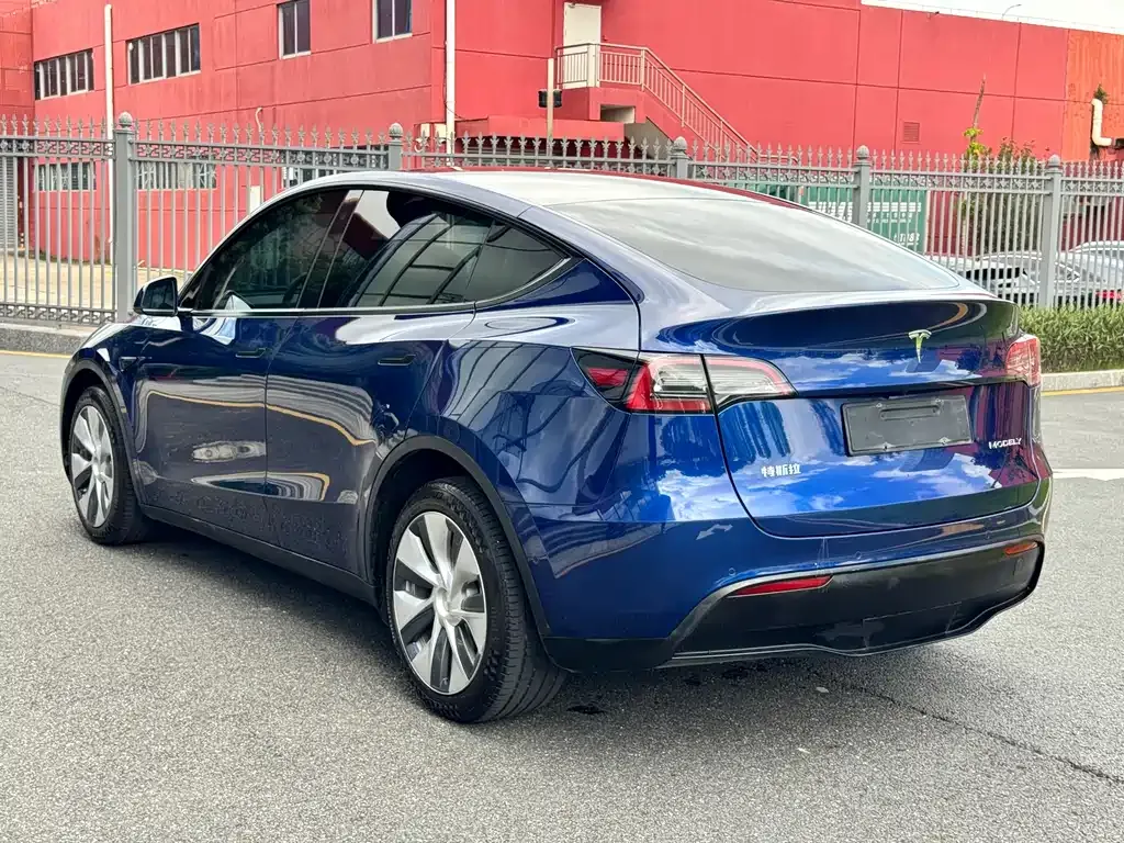 Tesla Model Y — фото 7