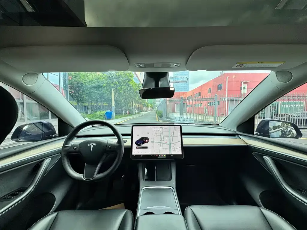 Tesla Model Y — фото 9