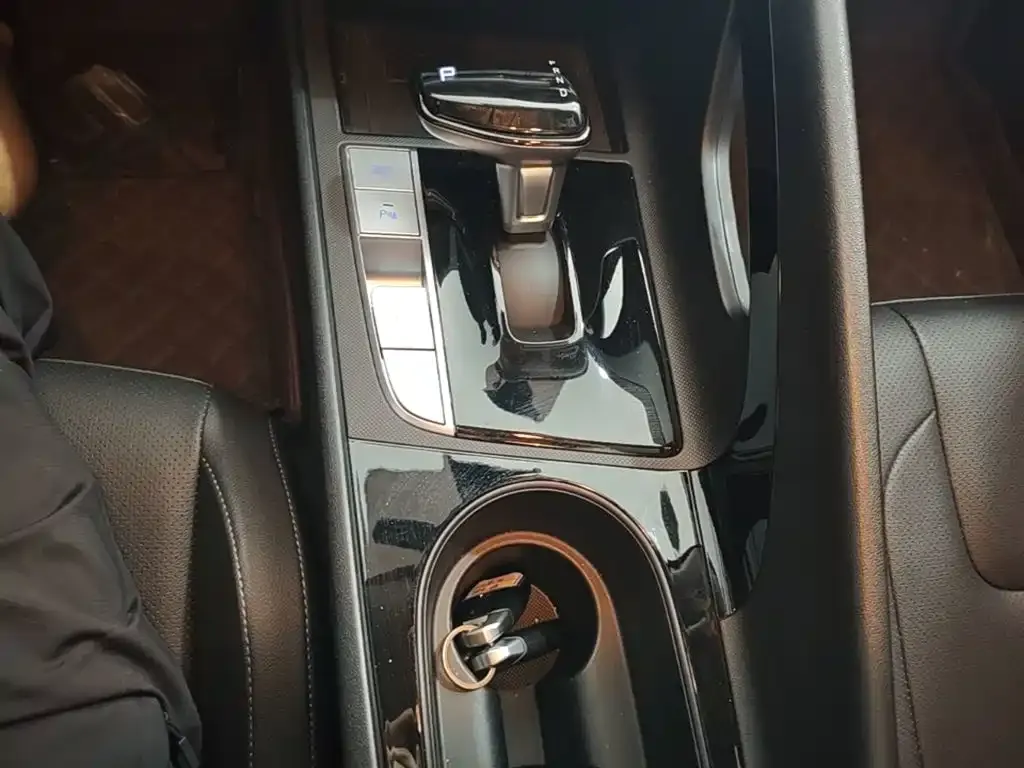 Hyundai Elantra — фото 10