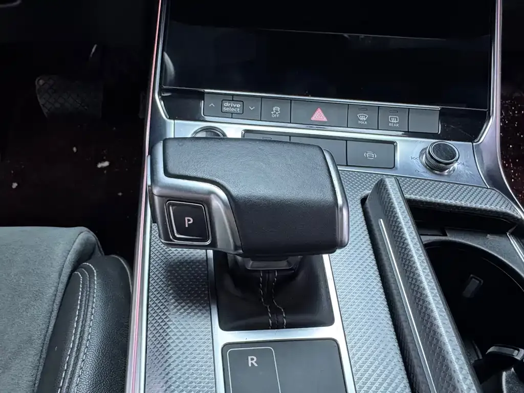 Audi A6L 2022 из CN, фото 9