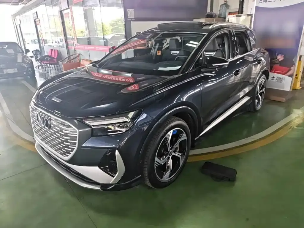 Audi Q4 e-tron — фото 1