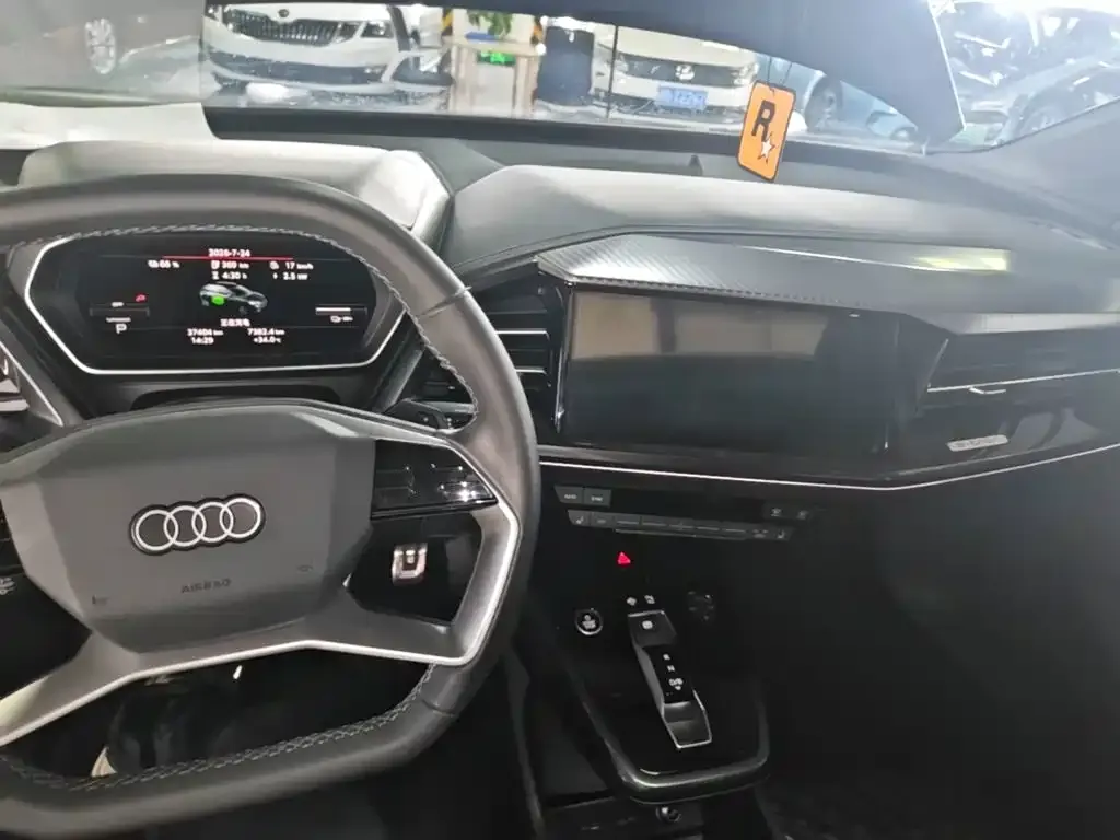 Audi Q4 e-tron — фото 4