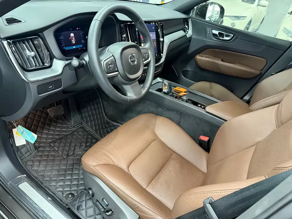 Volvo XC60 2025 из CN, фото 10