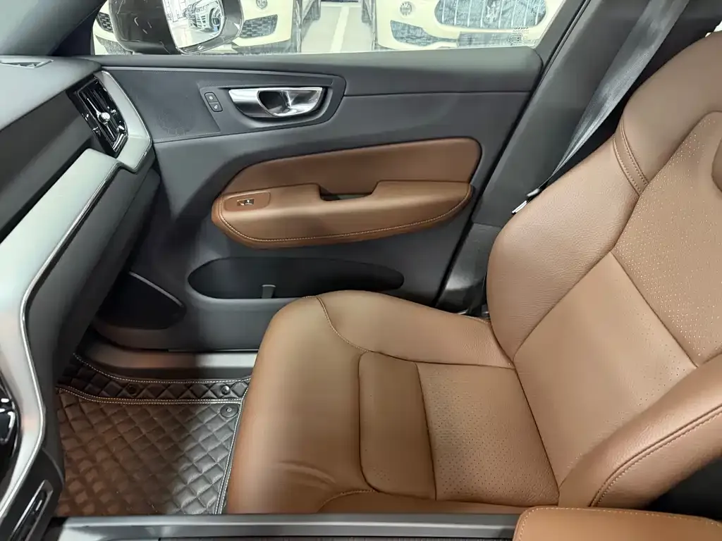 Volvo XC60 2025 из CN, фото 8