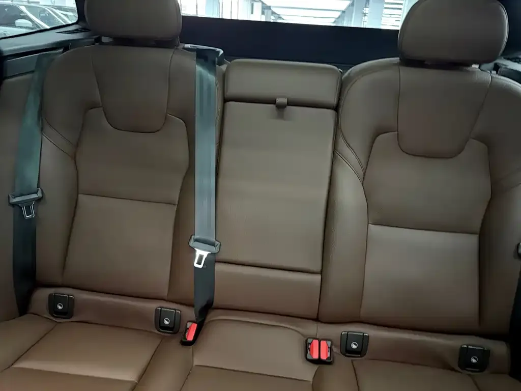 Volvo XC60 2025 из CN, фото 3