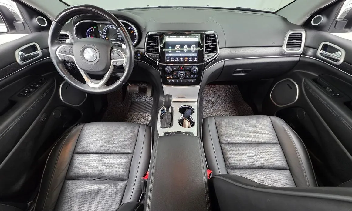 Jeep Cherokee — фото 6