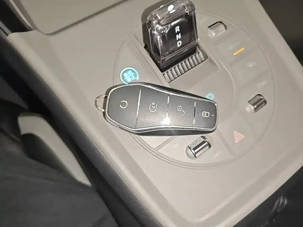 BYD Seal 05 DM-i — фото 10