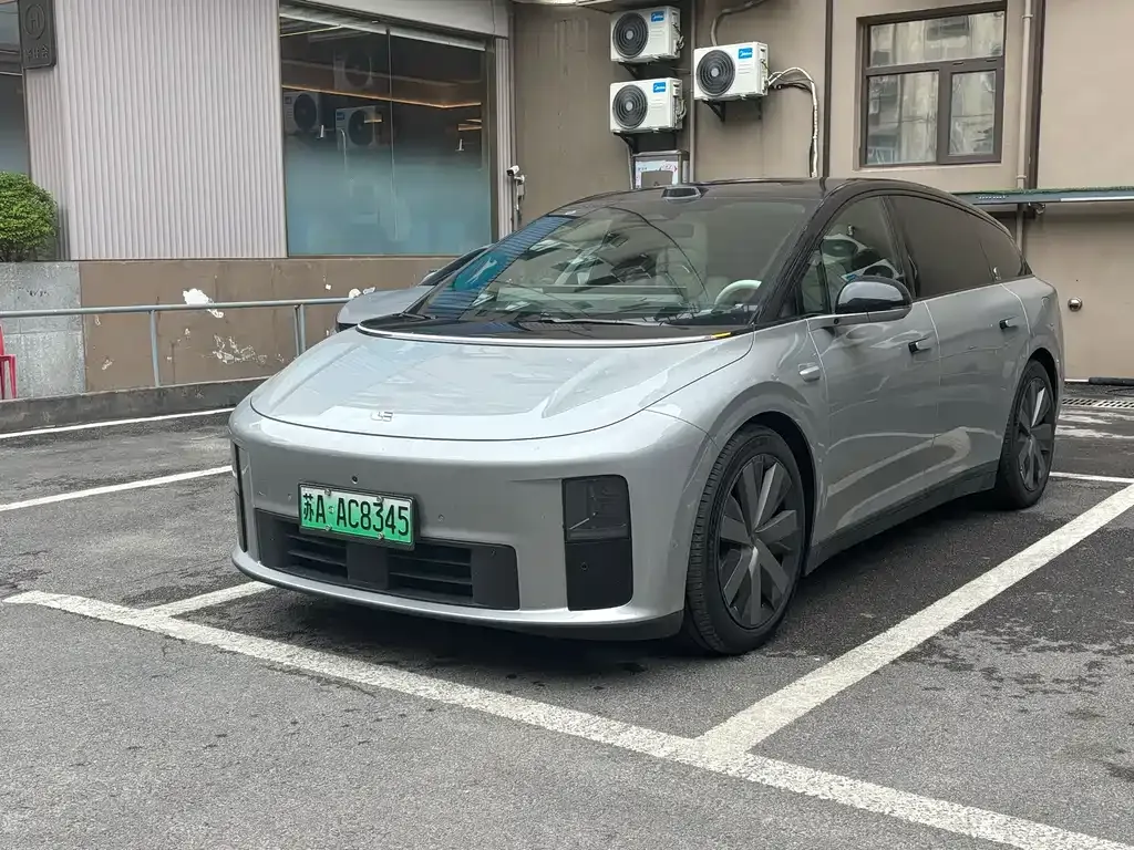 Li Auto i6 — фото 1