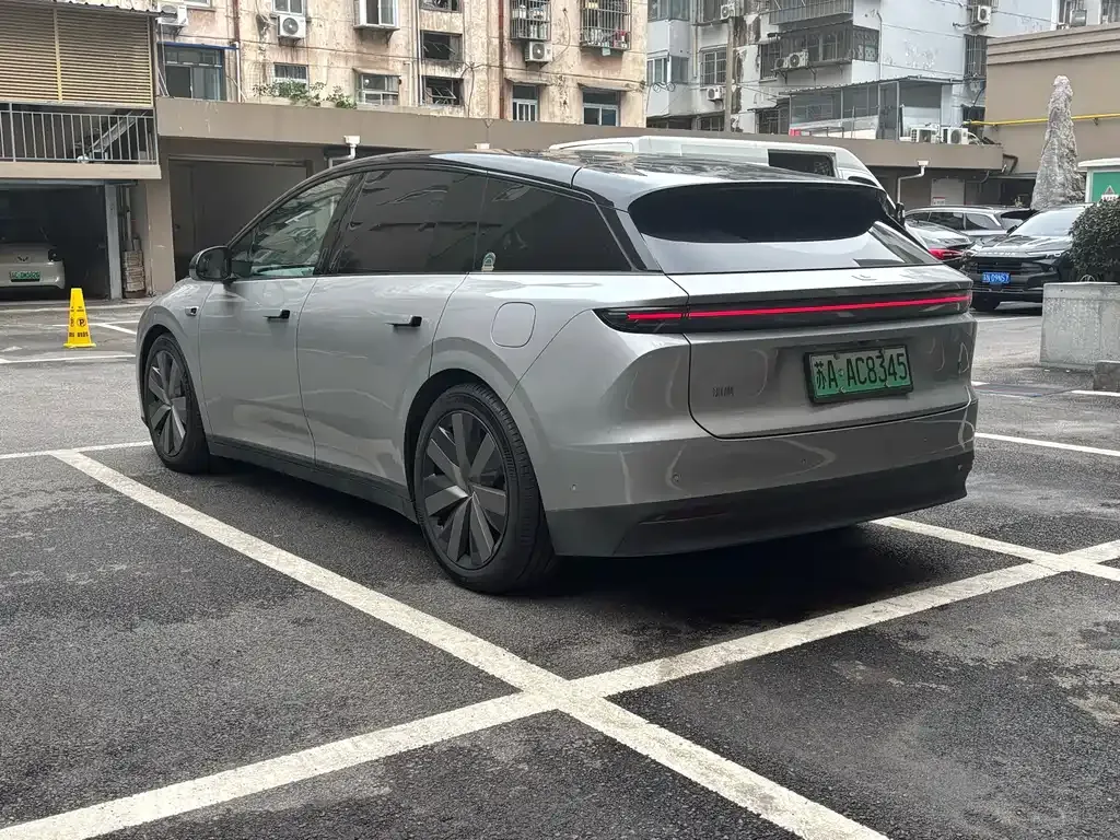 Li Auto i6 — фото 10