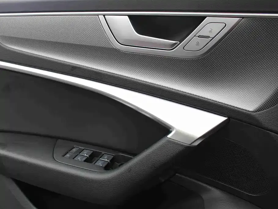 Audi A6L — фото 9