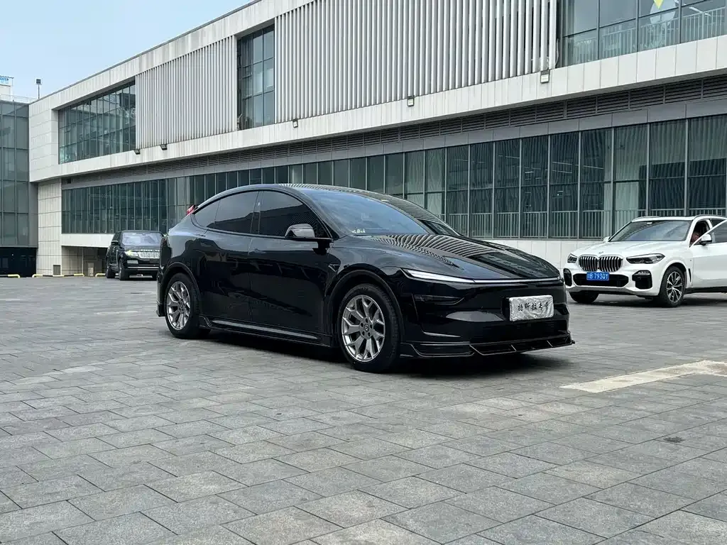 Tesla Model Y L — фото 3