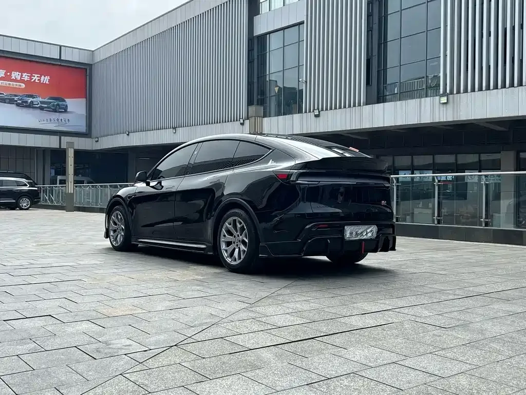Tesla Model Y L — фото 4