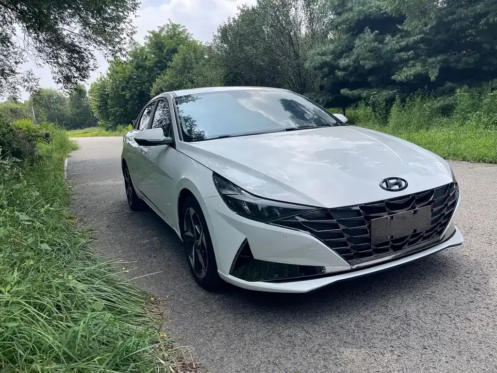 Hyundai Elantra — фото 7