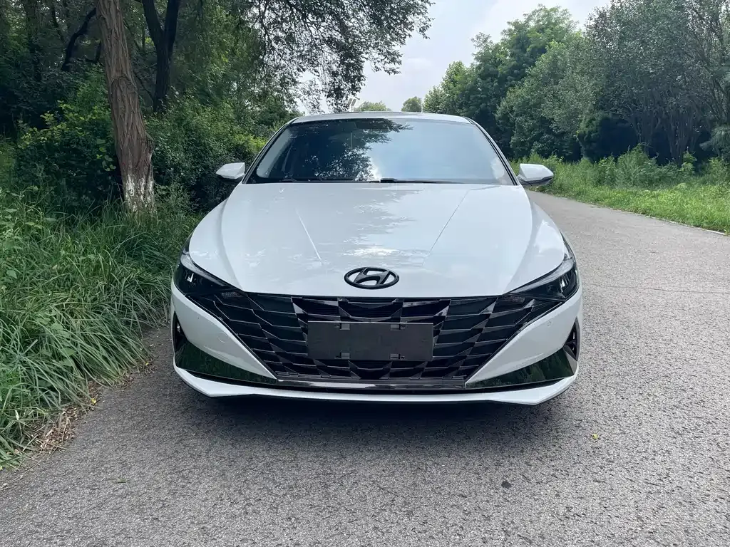 Hyundai Elantra — фото 10