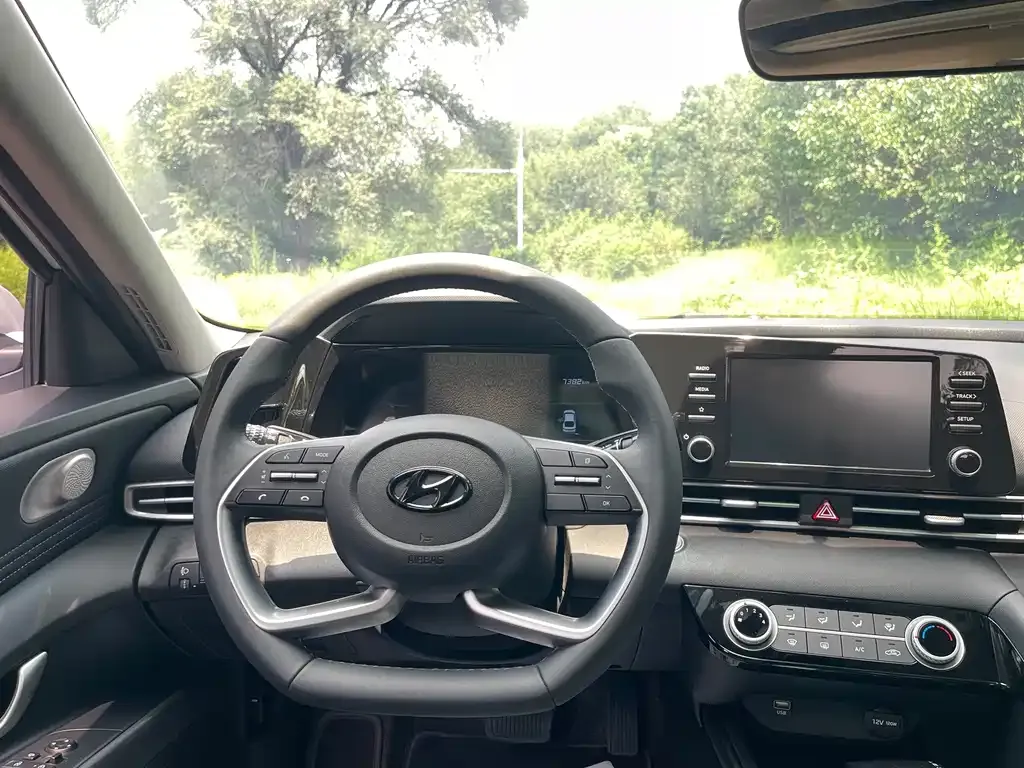 Hyundai Elantra — фото 6