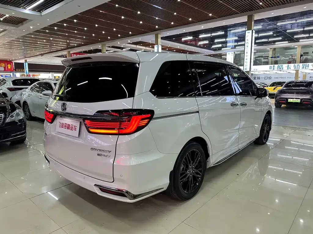 Honda Odyssey — фото 10