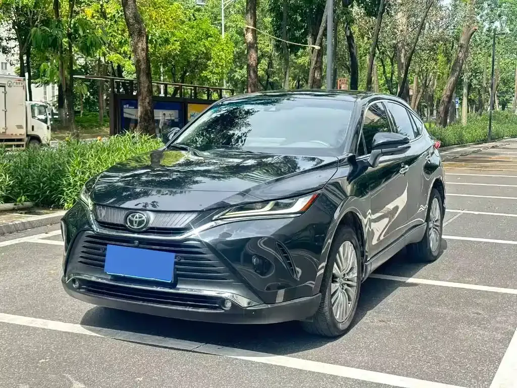 Toyota Harrier — фото 1