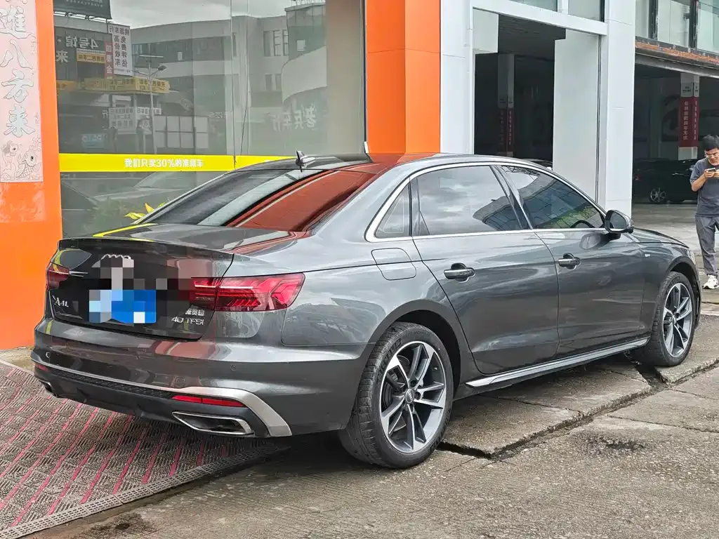 Audi A4L 2021 из CN, фото 6