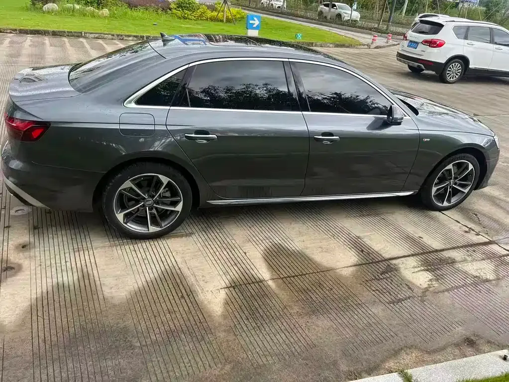 Audi A4L 2021 из CN, фото 8