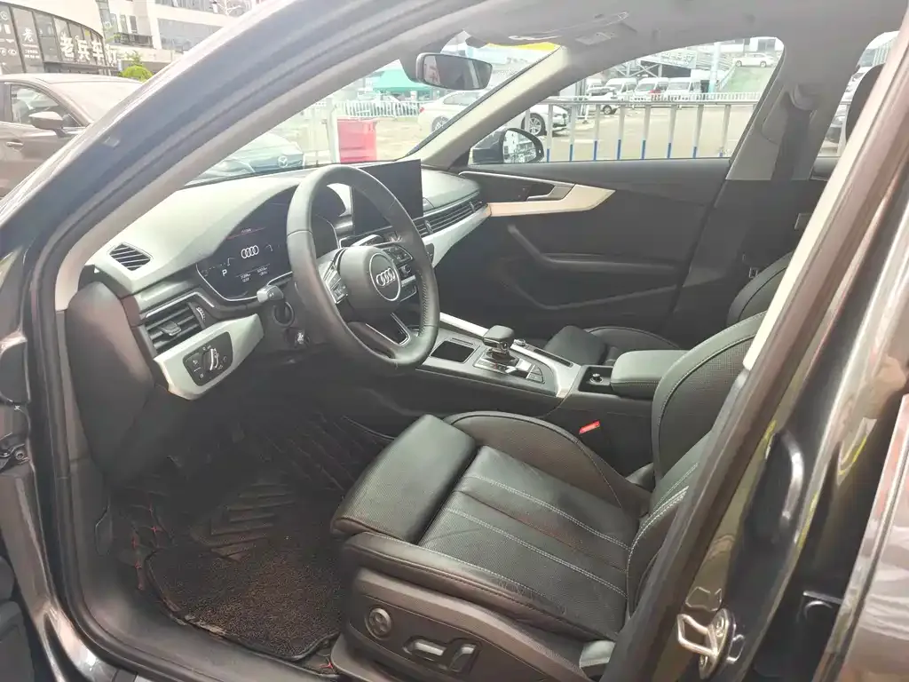 Audi A4L 2021 из CN, фото 4