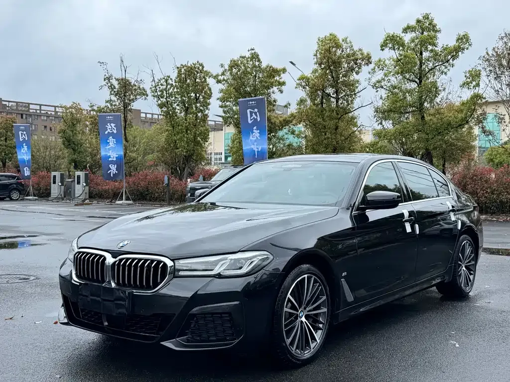 BMW 5 Series — фото 1