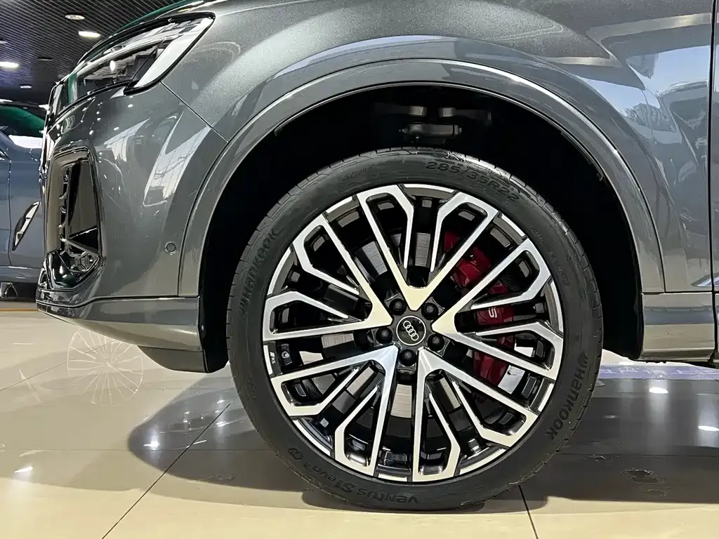 Audi SQ7 2024 из CN, фото 8