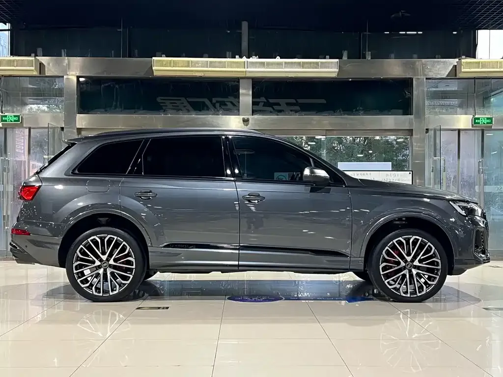 Audi SQ7 2024 из CN, фото 5