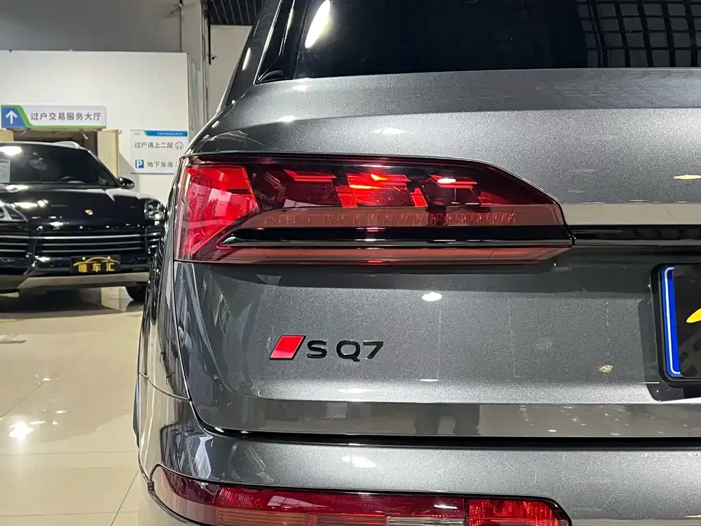 Audi SQ7 2024 из CN, фото 2