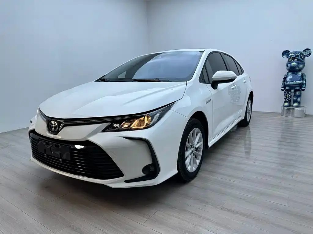 Toyota Corolla — фото 1