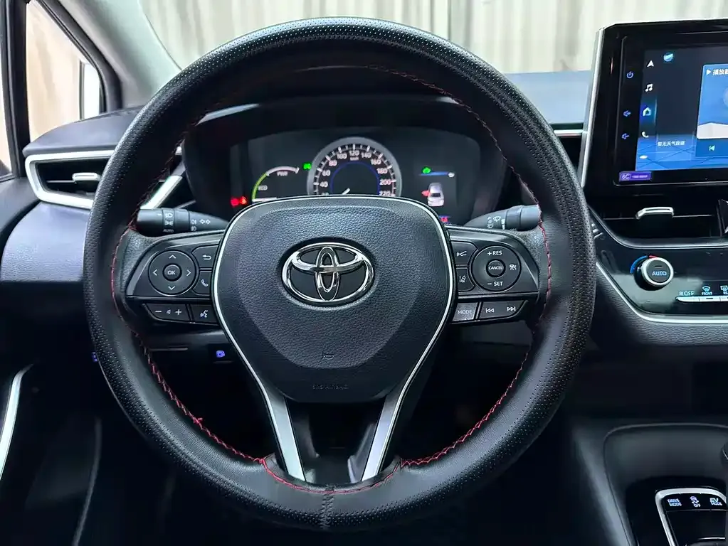 Toyota Corolla — фото 9