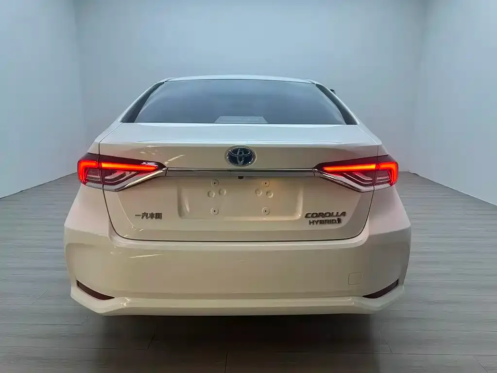 Toyota Corolla — фото 4