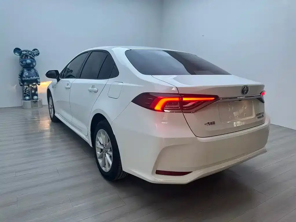 Toyota Corolla — фото 10