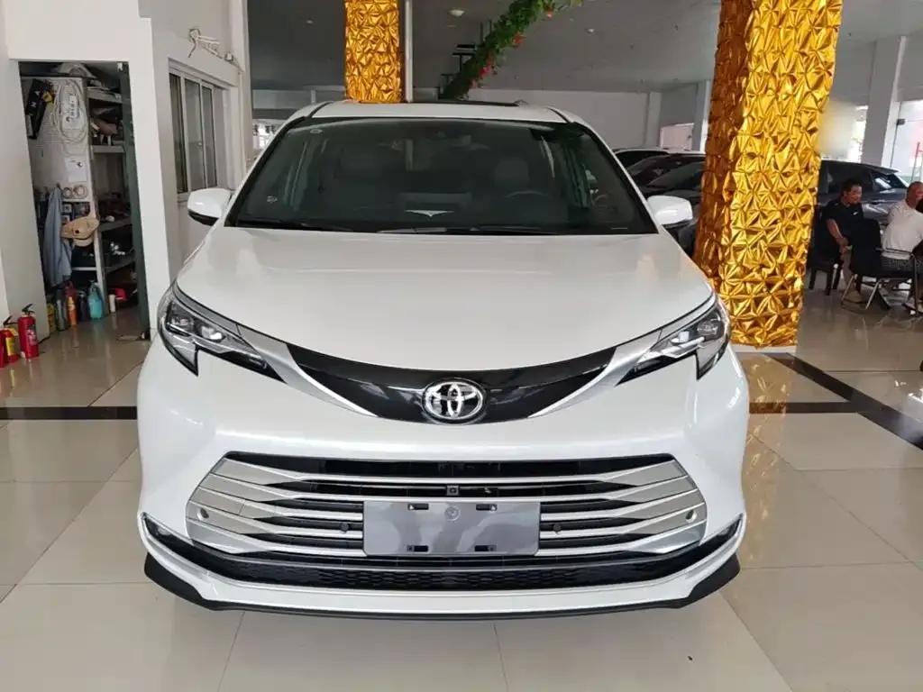 Toyota Sienna — фото 10