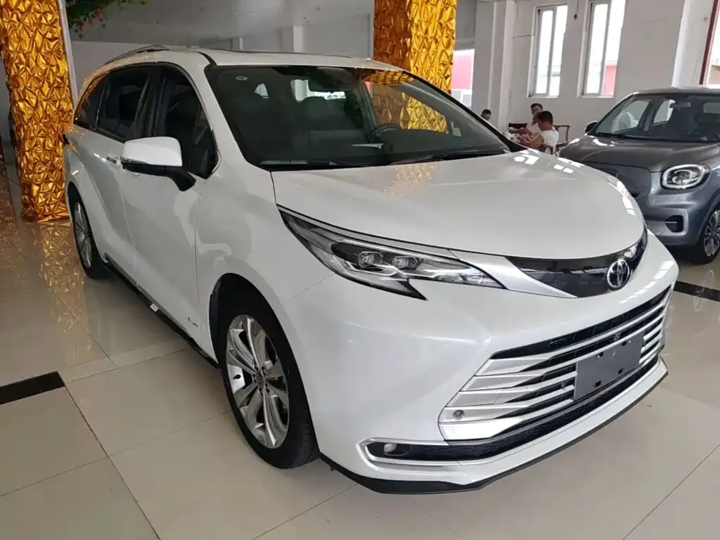 Toyota Sienna — фото 9